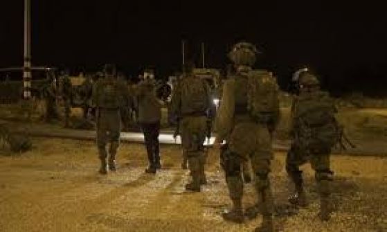 الاحتلال يشن حملة دهم واعتقالات طالت 11 مواطناً بالضفة الغربية