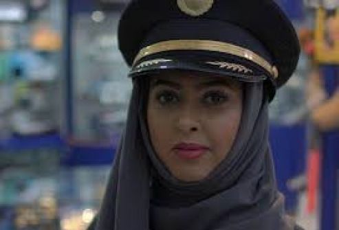 سعودية تقوم بقيادة أول رحلة رسمية لشركة طيران سعودية 