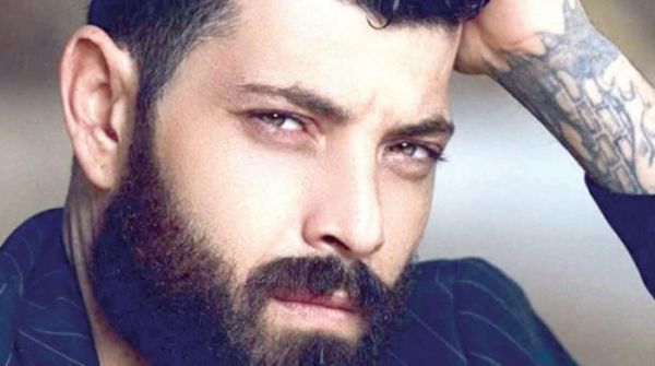 ممثل لبناني يروي تجربته مع المساكنة ويشبه المرأة بالسيارة!