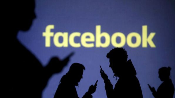فيسبوك تكشف سبب انهيار نظامها العالمي