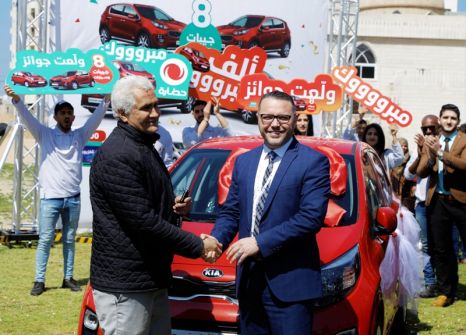 حضارة تحتفل في غزة وتسلم السيارة الثالثة للفائز على حملة ولعت جوائز