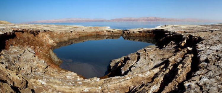 قبل الجفاف.. كيف يتعاون الأردن مع إسرائيل لإنقاذ البحر الميت؟