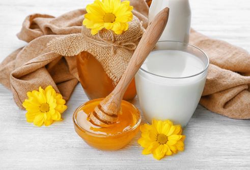  7 فوائد لشرب الحليب بالعسل صباحاً 