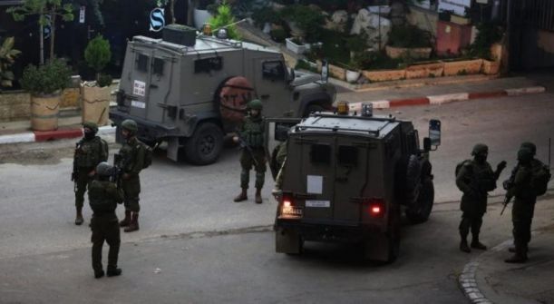 إصابات باشتباكات عنيفة مع الاحتلال واعتقالات طالت 19 فلسطينيا بالضفة