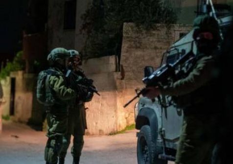 قوة خاصة إسرائيلية تعتقل شابين من مخيم عسكر شرقي نابلس