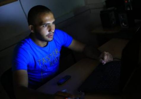 الطالب الفلسطيني أمجد قبها  من جامعة القدس المفتوحة يكتشف ثغرة إلكترونية في موقع 'البنتاغون'