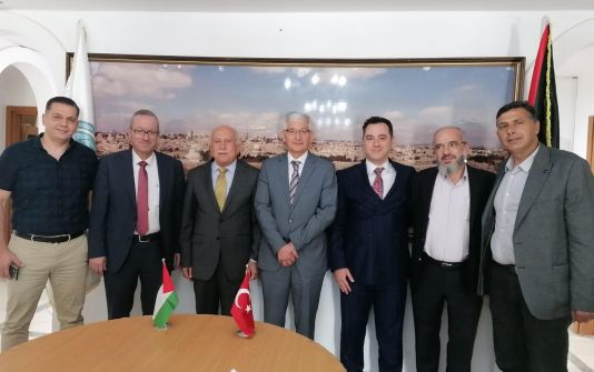 اتحاد  جمعيات رجال الأعمال الفلسطينيين يبحث مع السفير التركي سبل تطوير التعاون المشترك .