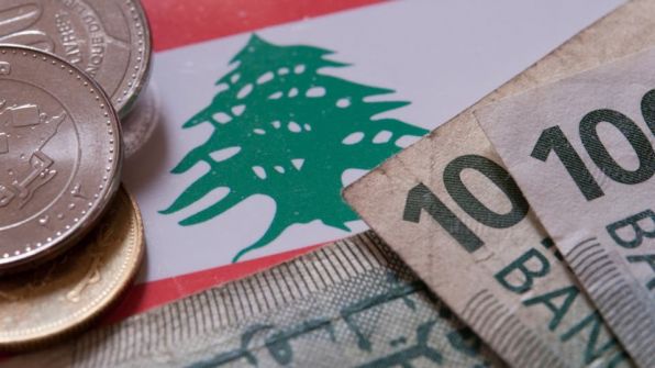 لبنان.. الليرة تتراجع أمام الدولار إلى أدنى مستوى في عقود