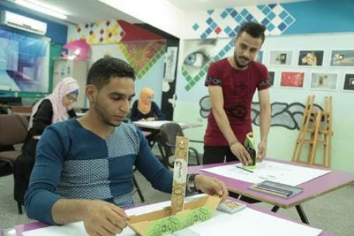 اللاجئون الفلسطينيون الشباب: إبداعٌ يتخطى الحدود