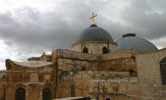 بطريركية القدس للروم الارثوذكس تطالب بالاعتذار وإزالة لوحات مسيئة للديانة المسيحية بحيفا