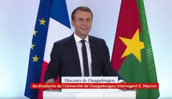 فيديو| الرئيس الفرنسي يسخر من رئيس “بوركينا فاسو” ويجبره على مغادرة مؤتمر صحفي!
