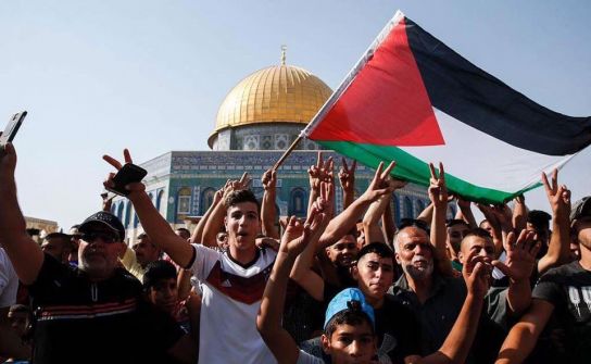 إسرائيل تحتفي بمقال كاتب كويتي اعتبر تصدي الفلسطينيين لإجراءات الاحتلال 'عقلية بدائية'