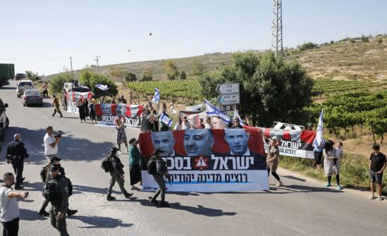 بينيت يقتحم الضفة الغربية لليوم الثاني على التوالي وسط احتجاجات ضده