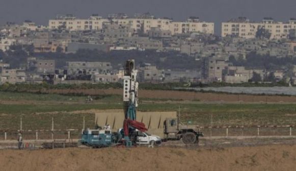 الاحتلال يوقف بناء جدار غزة