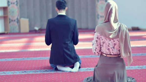 واقعة غريبة في رمضان .. مصرية تعطي الإمام أموالاً للدعاء على زوجها