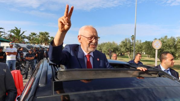 فرق أمنية تونسية تحاصر مقر حركة النهضة 