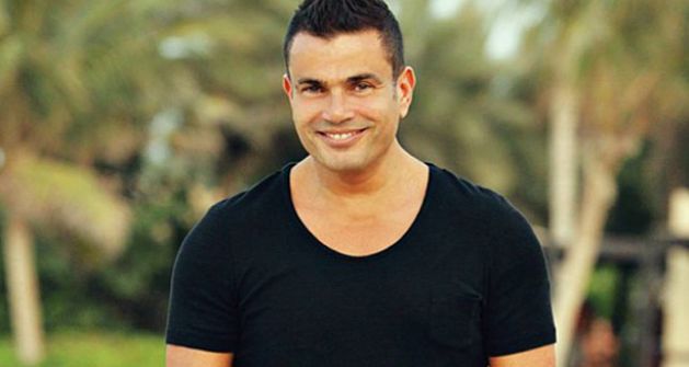 صحفية تفجر مفاجأة: 'زواج عمرو دياب من ممثله درجة ثانية خارجة من السجن من عام ونصف'