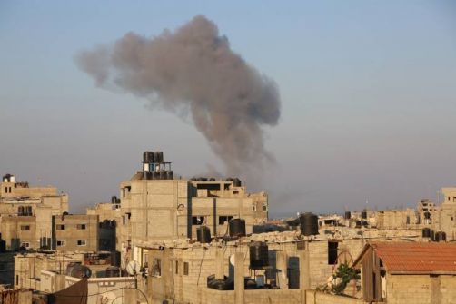 قصف إسرائيلي على مواقع وأراض في غزة يوقع دماراً بممتلكات المواطنين