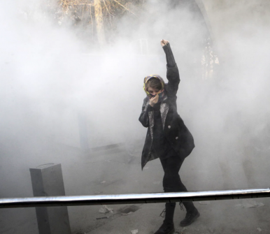 تحليل لـ”رويترز”: احتجاجات إيران قد تؤلم رجال الدين.. لكن “روحاني” قد يكون أكبر الخاسرين