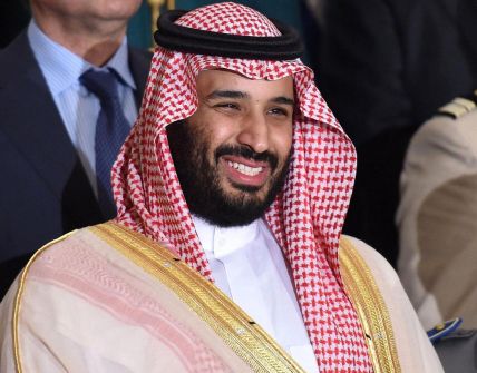 صحيفة أمريكية: 'ابن سلمان' يغير وجه السعودية بـ'البيكيني'